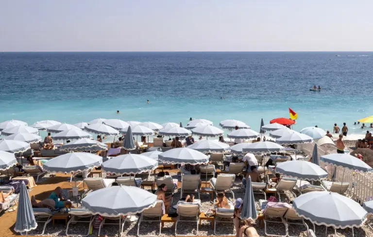 Discrimination ou racisme en vacances : partagez votre expérience avec notre enquête.