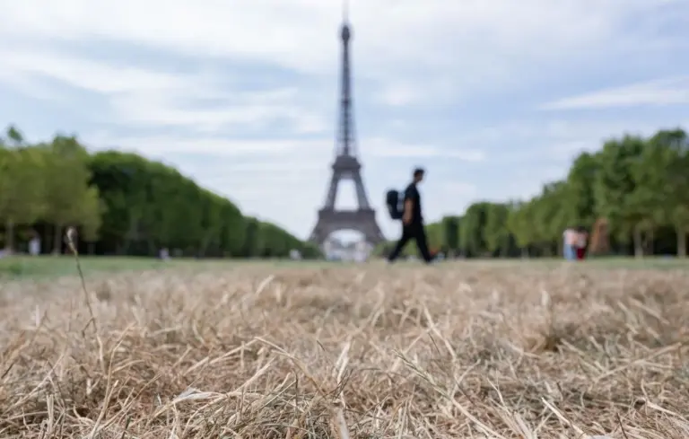 Canicule : 23 départements placés en vigilance orange pour chaleur intense jeudi.