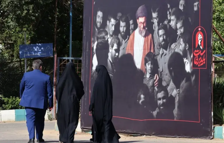 Guerre en Iran : Funérailles d’Ali Khamenei attirent Talibans et gardiens de la révolution