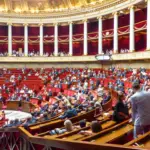 Protection des enfants : adoption en première lecture d’un texte par le Parlement français