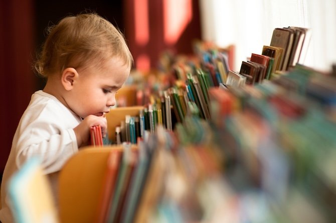 La lecture dans les 1 000 premiers jours stimule le développement du langage chez les bébés.