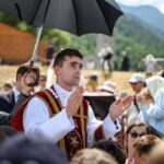 La Fraternité Saint-Pie X procède à la consécration de nouveaux évêques à Ecône malgré une excommunication.