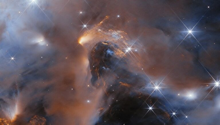 Des molécules essentielles à la vie détectées dans le milieu interstellaire par des astronomes.