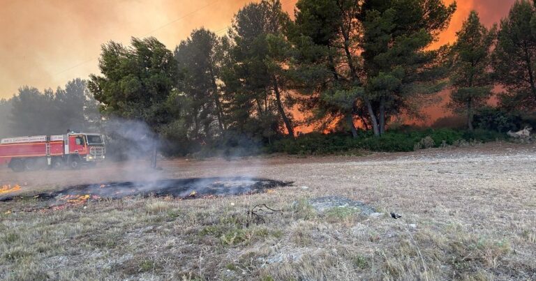 Incendies à Rognac et Lançon-de-Provence, plus de 200 pompiers mobilisés ce soir.