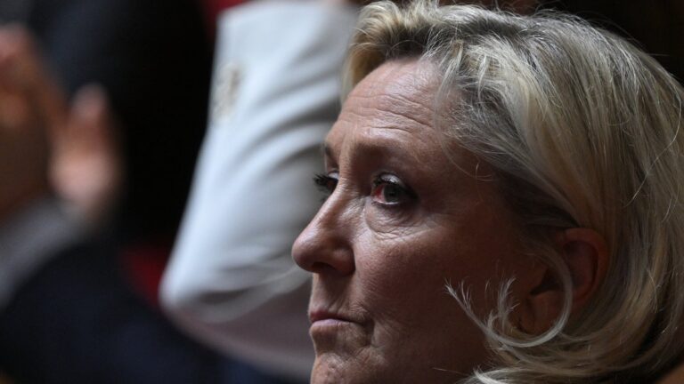 Élection présidentielle : Marine Le Pen annonce sa campagne sans bracelet électronique avant son appel.