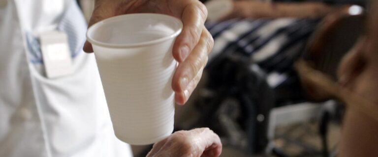 Canicule : le chiffre de 10 000 morts en France avancé par des élus écologistes est-il fondé ?