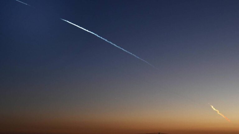 Les méga-constellations de satellites menacent la visibilité du ciel nocturne, selon l’ESO.