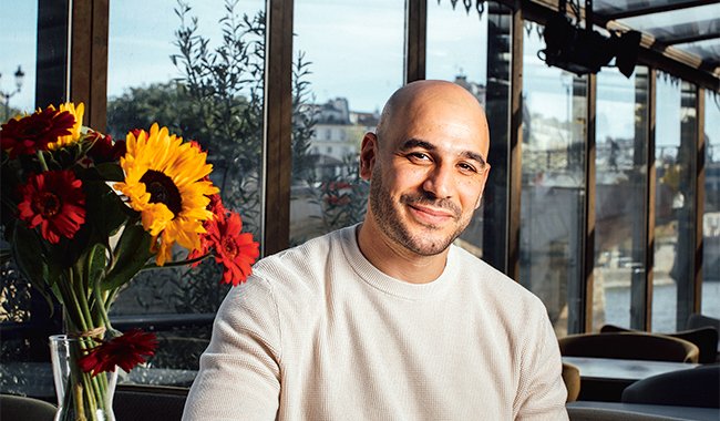 Mehdi Djaadi souligne l’importance de reconnaître la vie comme un miracle.