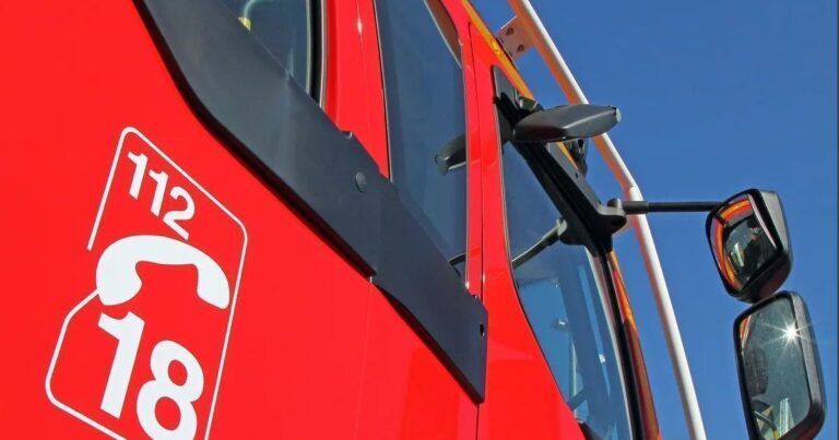 Incendie dans les caves d’un commerce à Grasse, intervention des pompiers en cours