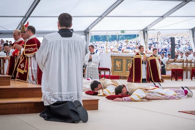 FSSPX : Excommunication des fidèles en schisme et modalités de réintégration à l’Église