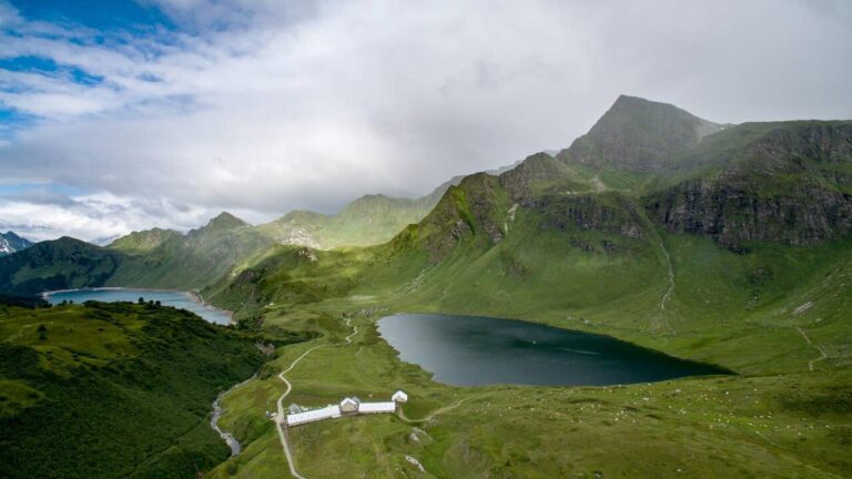 Étude sur les origines de la vie : plongée au lac de Cadagno, Tessin, par des chercheurs suisses.