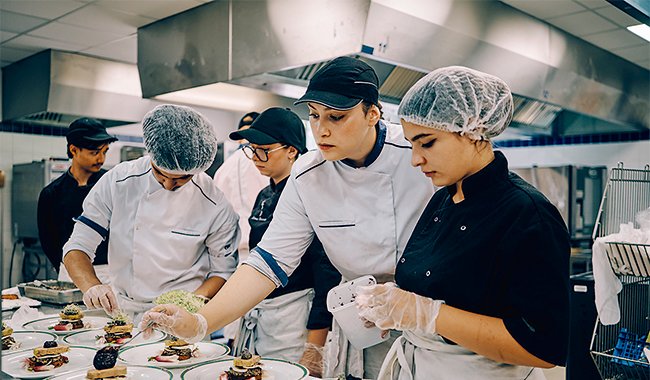 La voie professionnelle en France : un enjeu pour l’emploi des jeunes diplômés.
