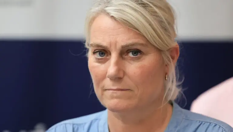 Plus de 2 000 décès liés à la canicule, hausse des morts à domicile, annonce Stéphanie Rist.