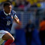 Coupe du monde : Mbappé face à Gill, les Bleus cherchent à prendre l’avantage contre le Paraguay.