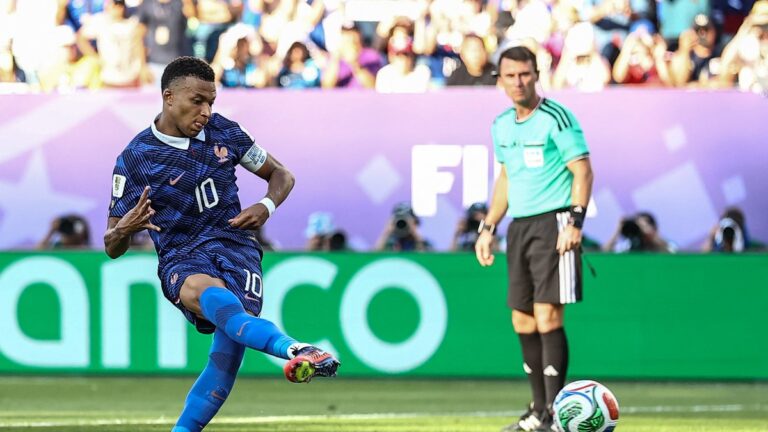 France bat Paraguay sur penalty et affrontera le Maroc à Boston.