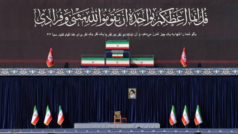 Funérailles d’Ali Khamenei à Téhéran avec la présence de représentants du Hamas et du Hezbollah