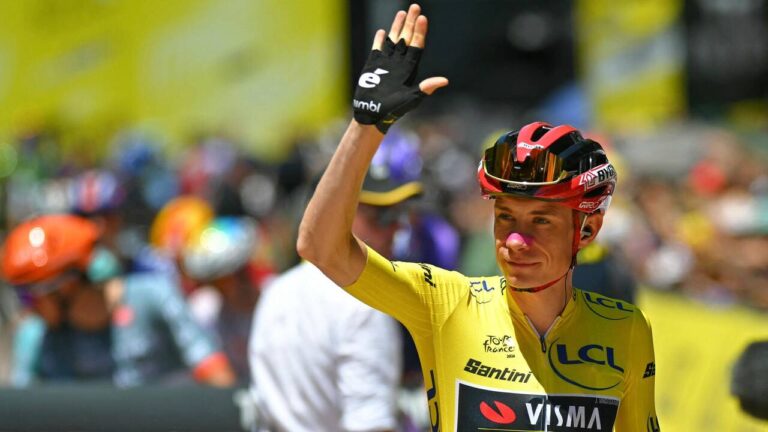 Tour de France : Jonas Vingegaard, maillot jaune, face à une pression accrue des concurrents.