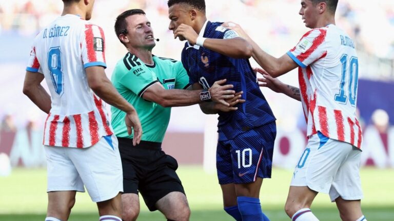 Arbitrage France – Paraguay : Bruno Derrien s’interroge sur l’absence de cartons pour le Paraguay