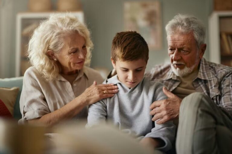 Trois phrases à dire aux enfants face à la déception des grands-parents