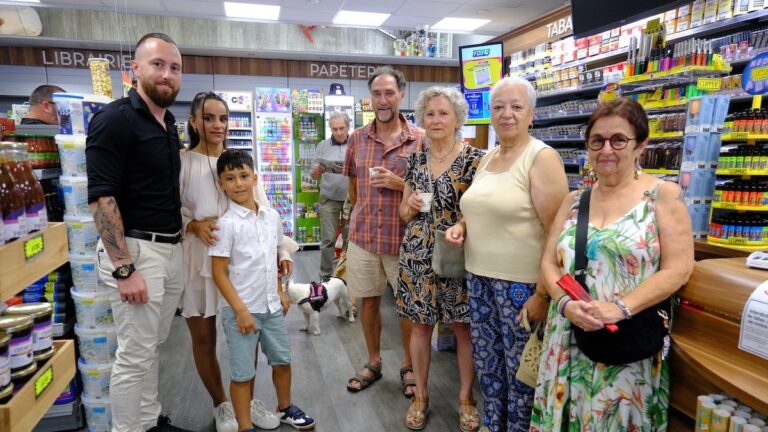 Le tabac-presse du Floréal d’Agen rouvre, favorisant les échanges entre habitants.