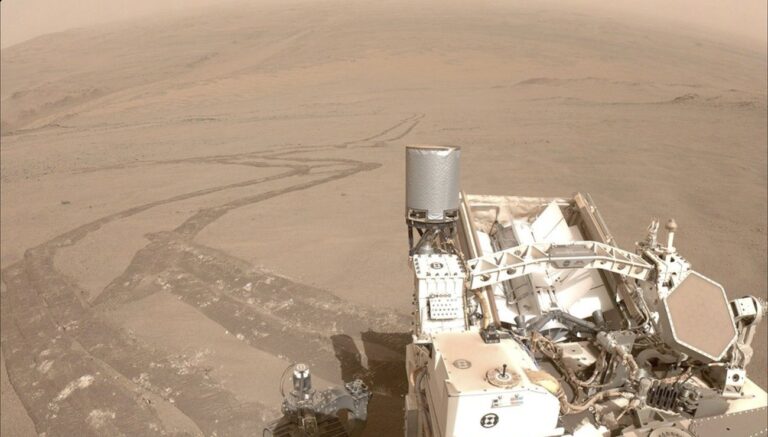 Du quartz détecté sur Mars, révélant une ancienne activité hydrothermale potentielle.