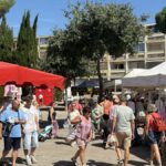 Marchés de l&rsquo;été à Balaruc-les-Bains : un spectacle vivant attire curistes et locaux.