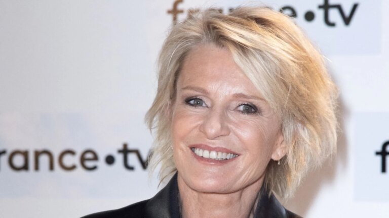 Sophie Davant recommande une veste intemporelle adaptée à toutes les saisons.