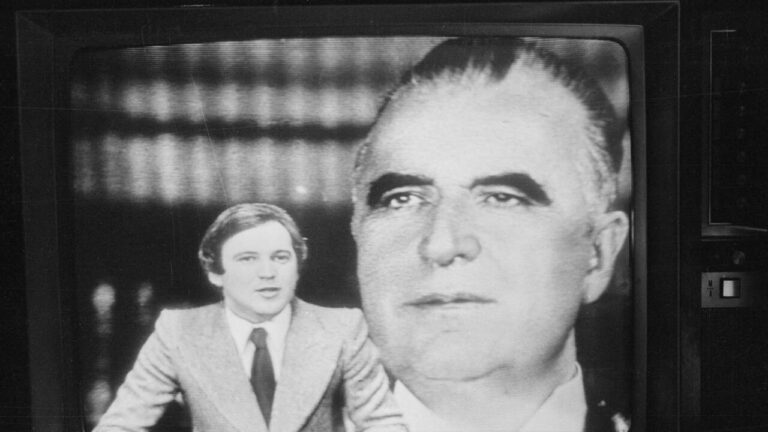 La mort d’un président français entraîne des bouleversements politiques majeurs.