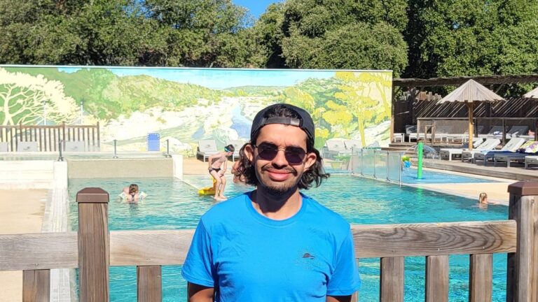 Les métiers de l’été dans le Gard : Baptiste, animateur de camping, évoque son rôle.