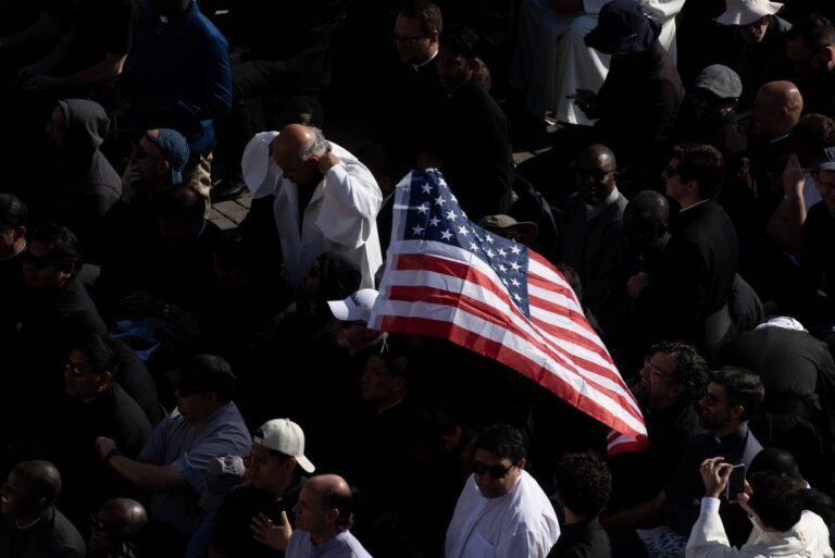 Ascension de l’influence catholique aux États-Unis et ses implications sociopolitiques.