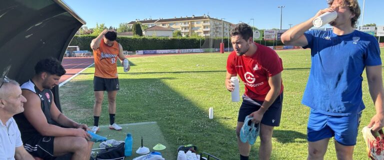 Rugby : un staff adapte l’entraînement face à des températures de 39 °C.