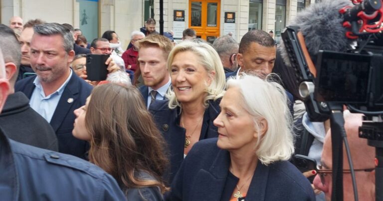 Marine Le Pen et Jordan Bardella lancent la campagne présidentielle à La Flèche.