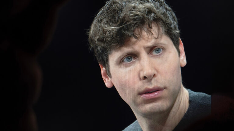 Sam Altman propose de partager les bénéfices de l’IA, soulignant des enjeux de transparence.