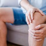 Des scientifiques développent une injection promettant de réduire l’arthrose en quelques semaines.