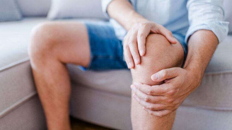 Des scientifiques développent une injection promettant de réduire l’arthrose en quelques semaines.