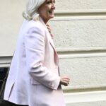 Marine Le Pen condamnée, affirme son éligibilité lors d&rsquo;un déplacement en Sarthe.
