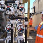 Test des eaux usées traitées à la station d’épuration de Béziers pour évaluer leur avenir.