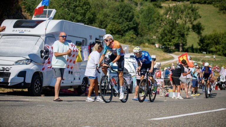 Quatorze personnes prises en charge par les secours lors d’une étape du Tour de France en Ariège sous chaleur intense