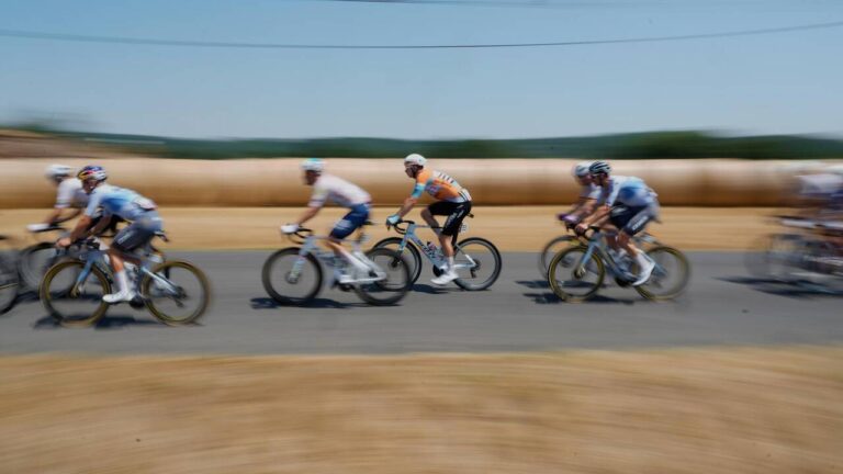 Les nouveaux vélos « aéro » modifient les performances des coureurs au Tour de France.