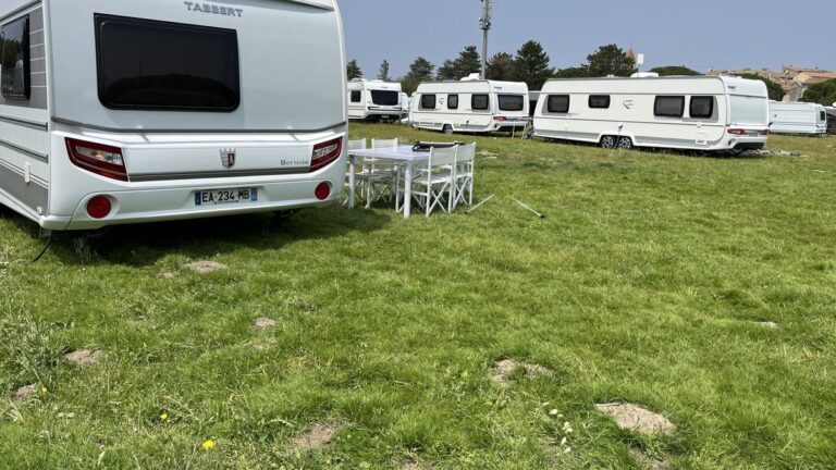 Un agriculteur confronté à l’installation de 74 caravanes sur son terrain protégé