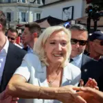 Marine Le Pen ne portera pas de bracelet électronique avant l’élection présidentielle.