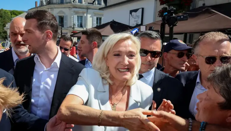 Marine Le Pen ne portera pas de bracelet électronique avant l’élection présidentielle.