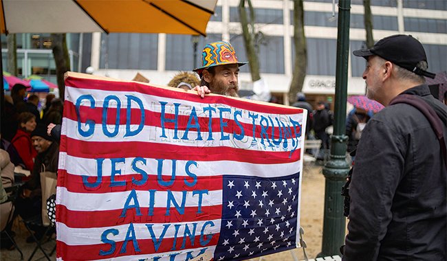 Chrétiens appellent à mettre fin aux discours déshumanisants et à la violence de Trump