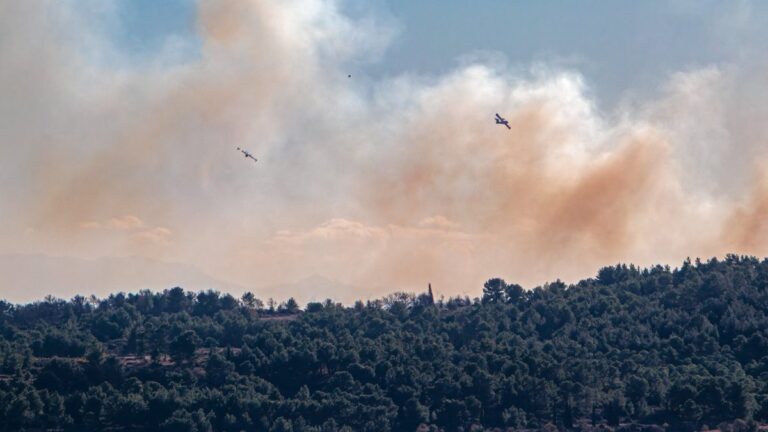 Incendie dans l’Aude : Atmo Occitanie alerte sur la pollution de l’air étendue au Gers et Toulouse.