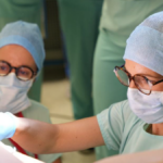 Des médecins toulousains utilisent les ultrasons pour traiter l&rsquo;endométriose.