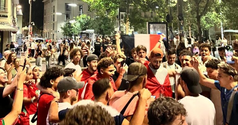 Supporters français et marocains se rassemblent à Avignon après la victoire des Bleus en Coupe du Monde