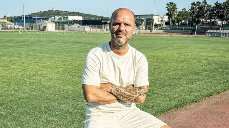 Geoffrey Dernis évoque son nouveau rôle au RCO Agde et les attentes liées à ce défi.