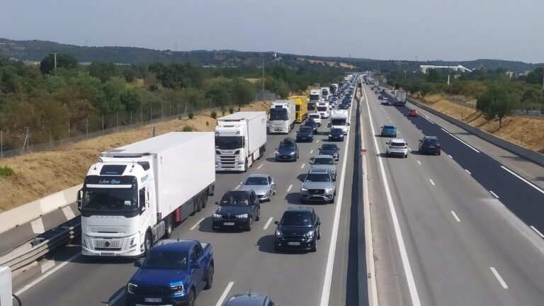 Bouchons de 900 kilomètres enregistrés en France pour le départ en vacances du 14-Juillet.