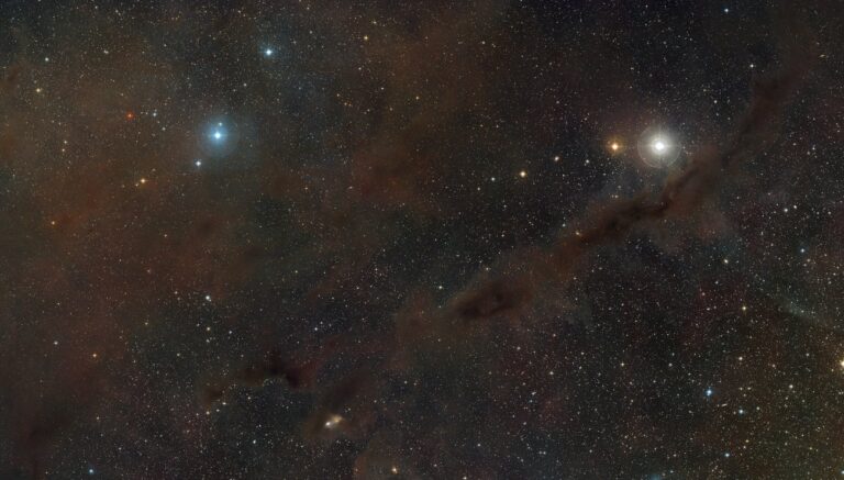 Des molécules de pyrène détectées dans le milieu interstellaire par des astronomes.