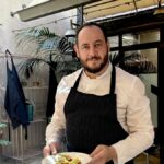 Nicolas Fontaine, chef des Halles, met en avant la tomate dans sa nouvelle recette estivale.